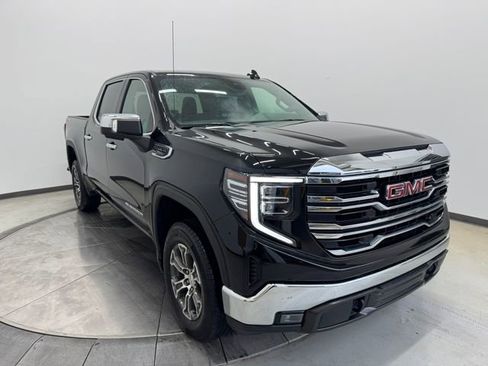 Used 2025 GMC Sierra 1500 SLT image 1