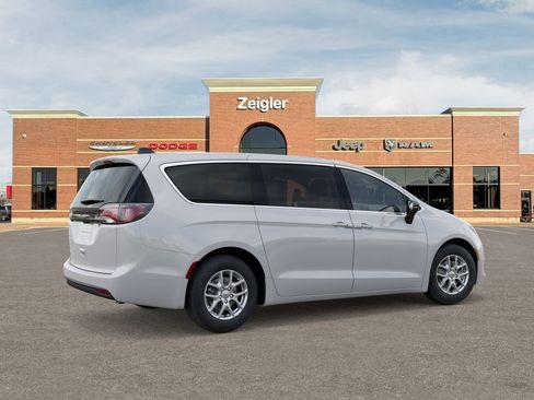 New 2026 Chrysler Voyager LX image 4