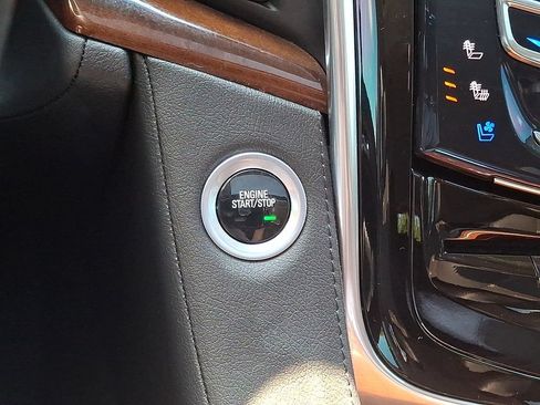 Used 2020 Cadillac Escalade Luxury AWD/4WD image 24