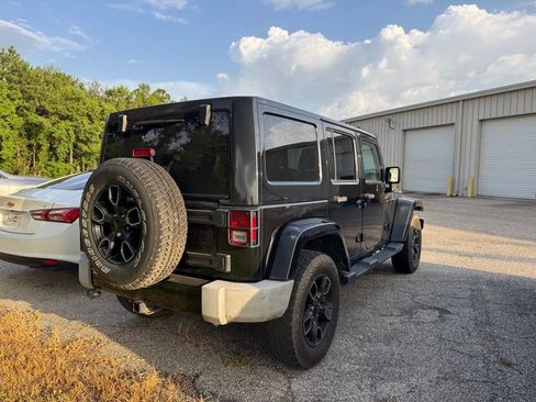 Used 2017 Jeep Wrangler Unlimited Sahara AWD/4WD image 7