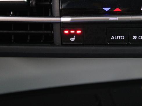 Used 2026 Toyota Sienna XLE FWD image 21