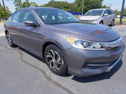 Used 2017 Honda Accord LX image 4