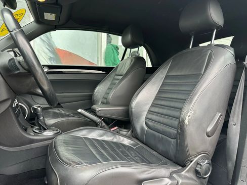 Used 2013 Volkswagen Beetle 2.0T image 10