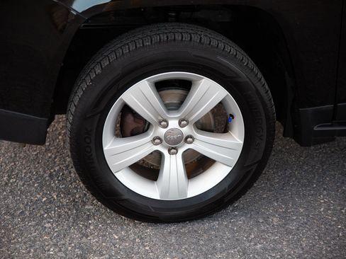 Used 2015 Jeep Compass Latitude image 9