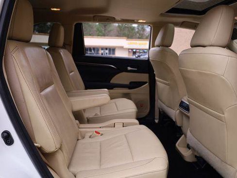 Used 2015 Toyota Highlander Limited w/ Driver Technology Package FWD image 23