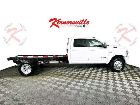 New 2026 RAM 4500 4x4 Crew Cab DRW image 8
