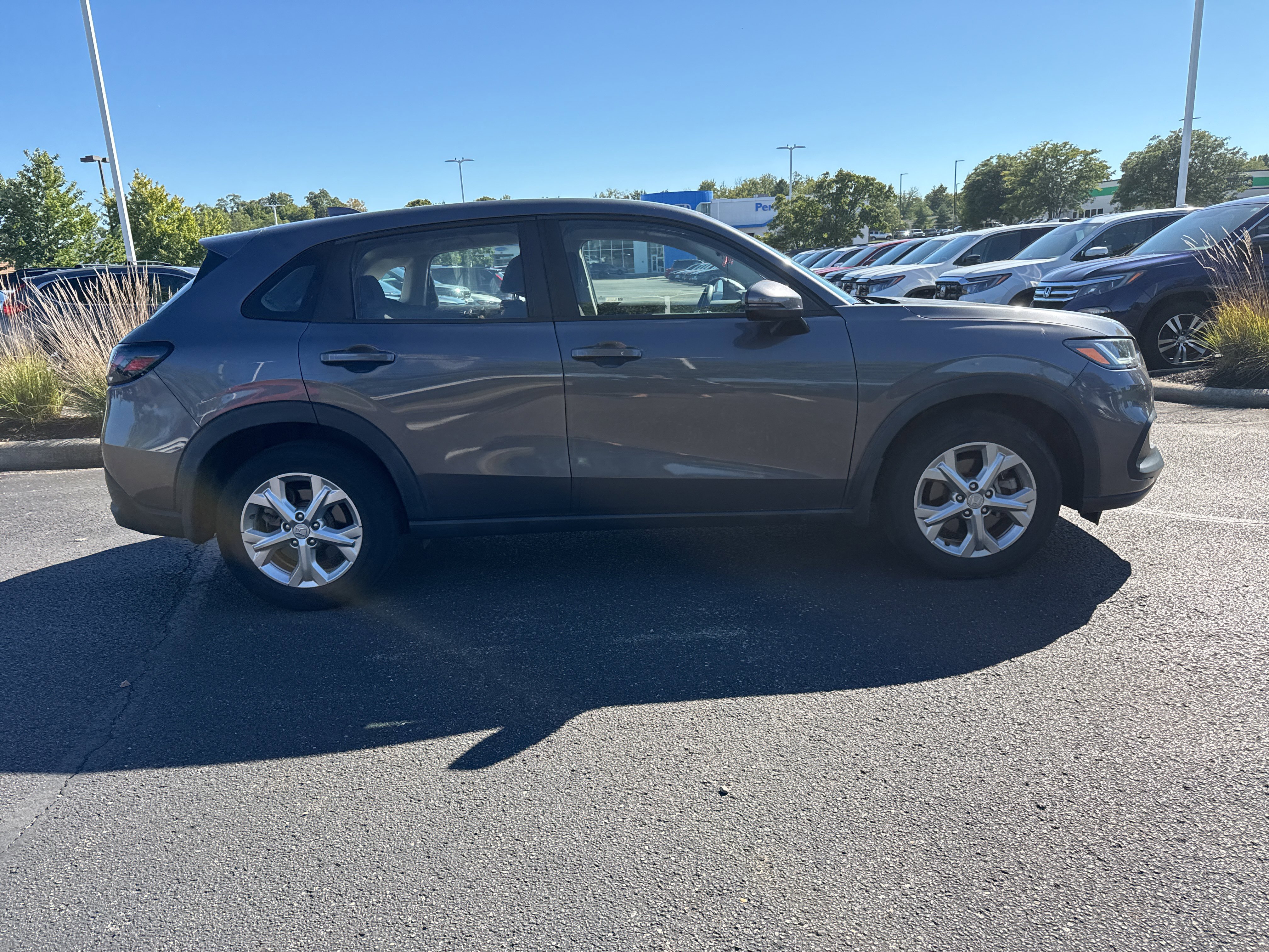 Used 2023 Honda HR-V LX image 2