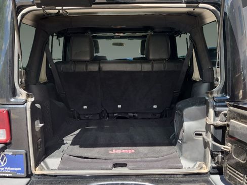 Used 2012 Jeep Wrangler Unlimited Sahara AWD/4WD image 19