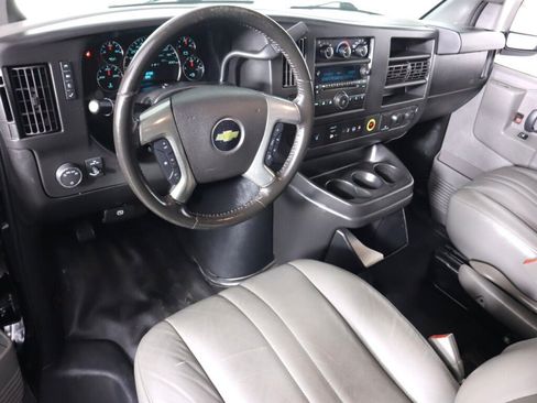 Used 2017 Chevrolet Express 2500 RWD image 9