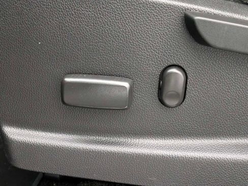 Used 2018 Chevrolet Colorado ZR2 image 17