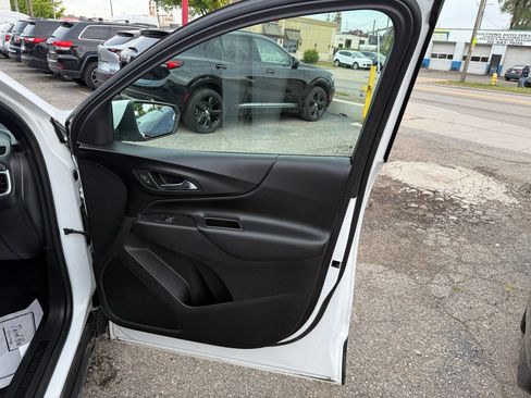 Used 2018 Chevrolet Equinox LT w/ Sun & Infotainment Package image 24