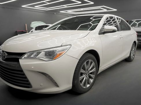 Used 2015 Toyota Camry XLE image 3