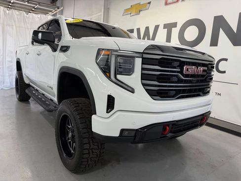 Used 2024 GMC Sierra 1500 AT4 w/ Technology Package AWD/4WD image 39