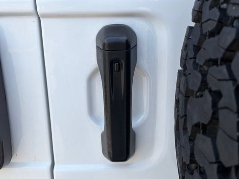 Used 2026 Jeep Wrangler Unlimited Rubicon AWD/4WD image 32
