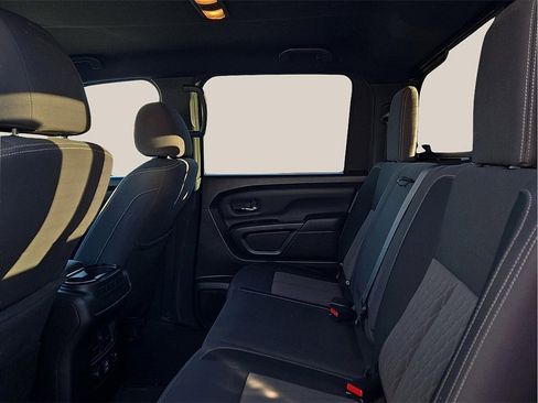 Used 2023 Nissan Titan SV w/ SV Convenience Package image 9