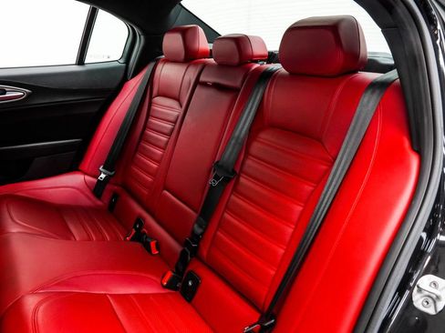 Used 2022 Alfa Romeo Giulia Veloce RWD image 16