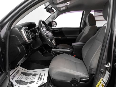 Used 2017 Toyota Tacoma SR5 image 4