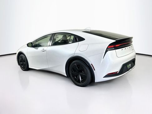 Used 2024 Toyota Prius LE FWD image 5