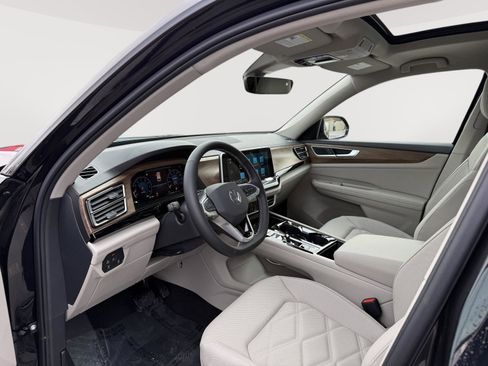 New 2026 Volkswagen Atlas SE image 9