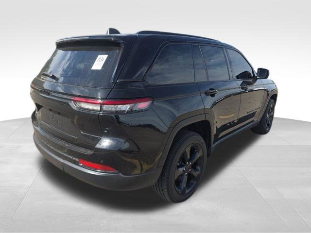 Used 2024 Jeep Grand Cherokee Altitude AWD/4WD image 16