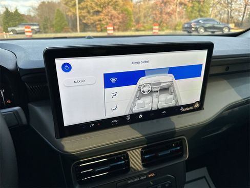 New 2025 Ford Maverick Lobo image 18