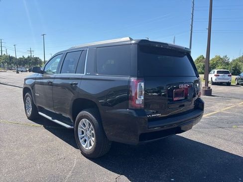 Used 2017 GMC Yukon SLT AWD/4WD image 3