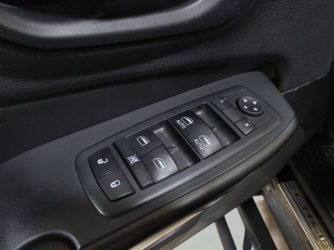 Used 2019 Jeep Cherokee Trailhawk AWD/4WD image 14
