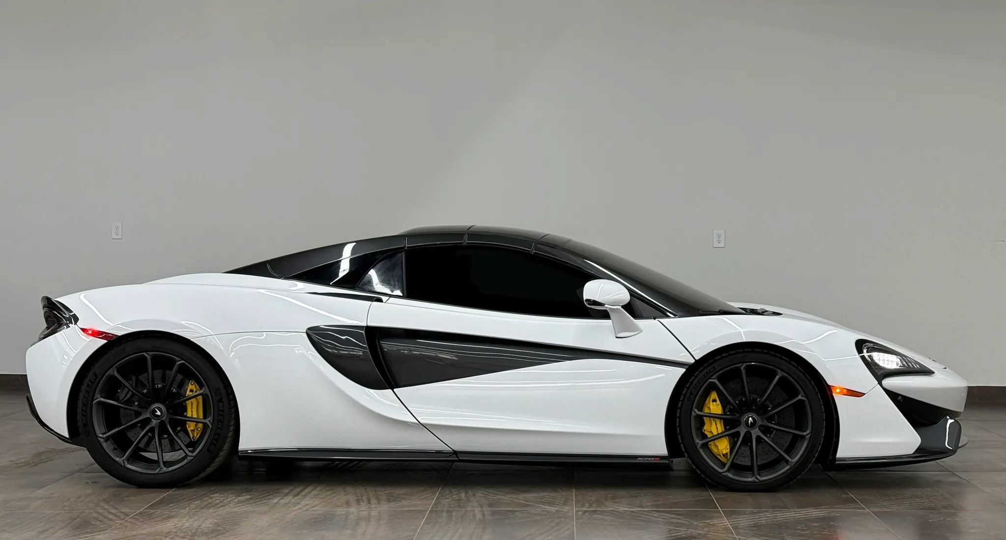 Used 2019 McLaren 570S Spider RWD image 13