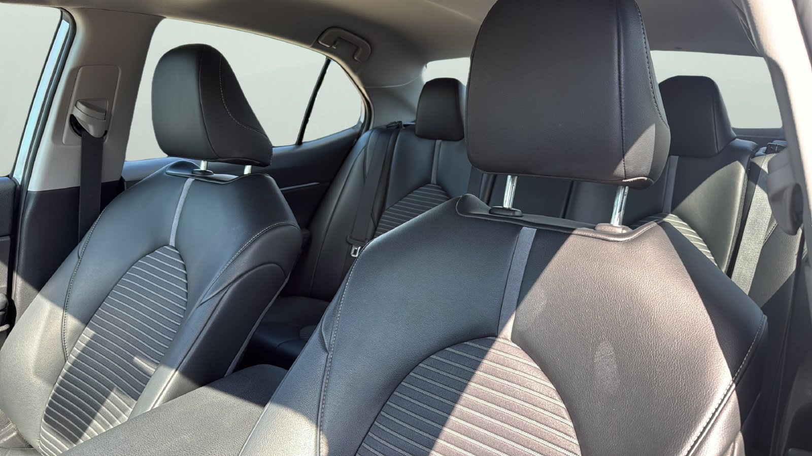 Used 2022 Toyota Camry SE w/ Carpet Mat Package (TMS) FWD image 9