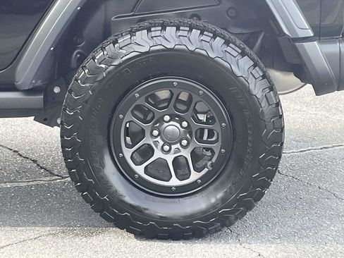 Certified 2023 Jeep Wrangler Unlimited Rubicon w/ Xtreme 35 Tire Package image 13