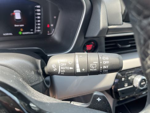 Used 2025 Honda Pilot Elite image 26
