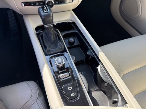 Used 2020 Volvo V60 T5 Cross Country image 27