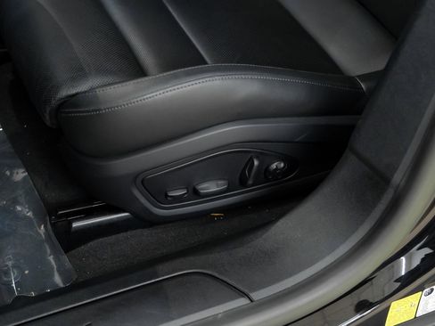 Used 2023 Porsche Taycan image 30