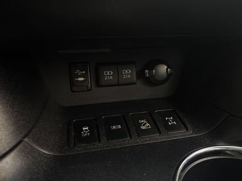 Used 2017 Toyota Highlander XLE AWD/4WD image 29