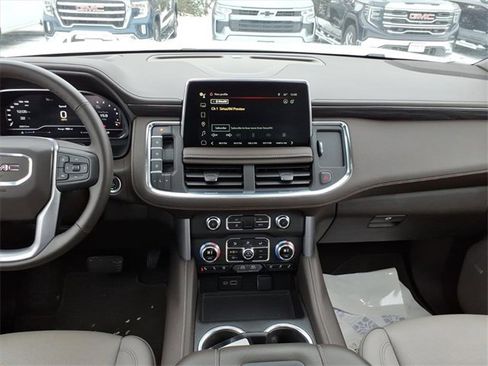 Used 2024 GMC Yukon XL SLT w/ SLT Premium Package image 13