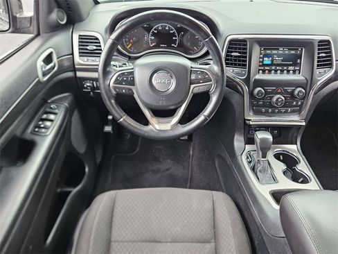 Used 2021 Jeep Grand Cherokee Laredo image 6