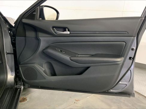 Used 2025 Nissan Altima 2.5 SV image 25