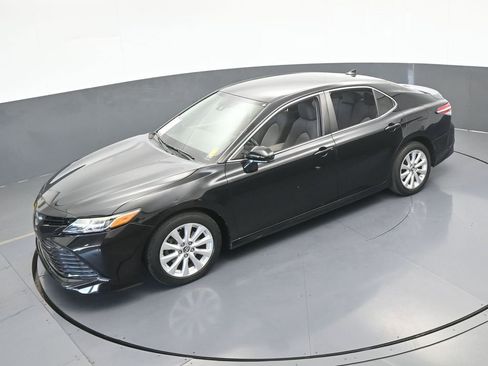 Used 2019 Toyota Camry LE image 46