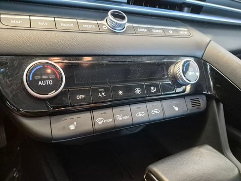 Used 2025 Hyundai Elantra SEL FWD image 22