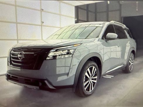 Used 2025 Nissan Pathfinder Platinum w/ Black Appearance Package AWD/4WD image 1
