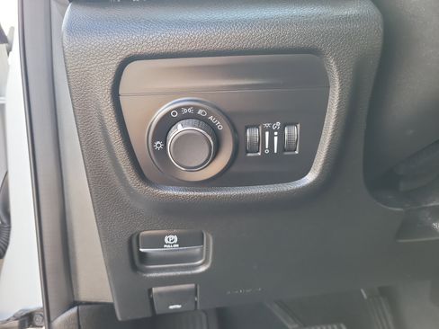 Used 2024 Jeep Grand Cherokee L Laredo image 30