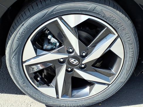 Used 2023 Hyundai Elantra Limited image 10