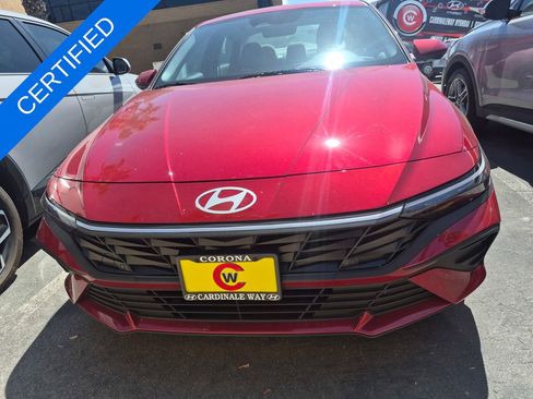Used 2025 Hyundai Elantra SE FWD image 3