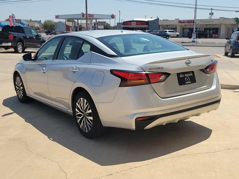 Used 2023 Nissan Altima 2.5 SV FWD image 5