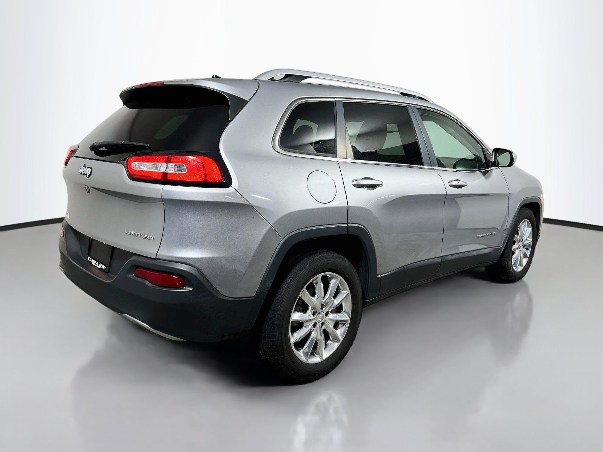 Used 2016 Jeep Cherokee Limited FWD image 4
