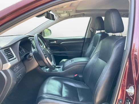 Used 2019 Toyota Highlander Limited Platinum AWD/4WD image 9