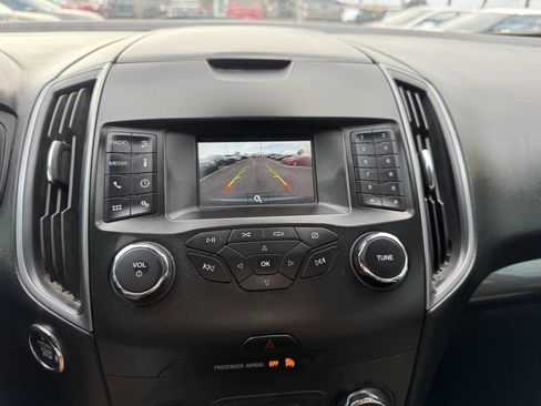 Used 2019 Ford Edge SE image 21