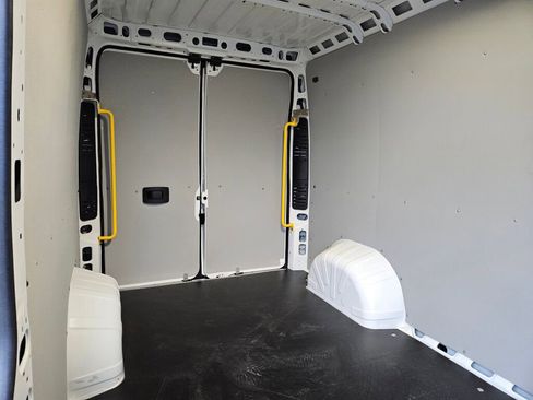 Used 2025 RAM ProMaster 2500 w/ Convenience Group image 13