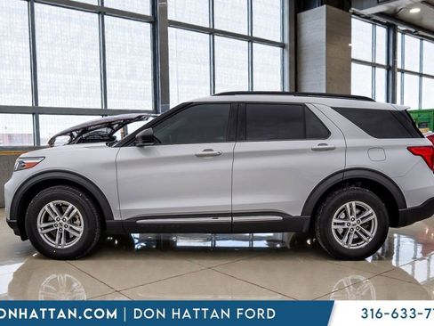 Used 2020 Ford Explorer XLT w/ Equipment Group 202A image 2