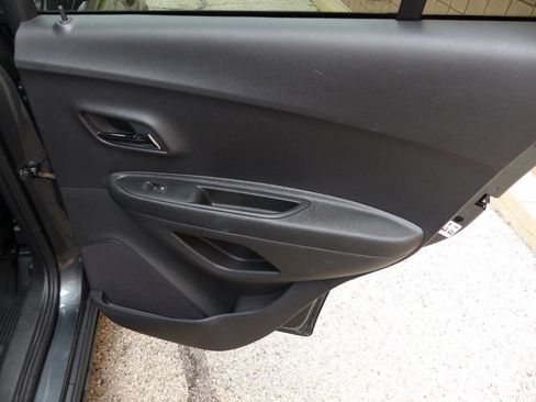 Used 2020 Chevrolet Trax LT image 28